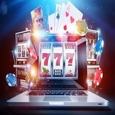 mmk01 APP ဖုန်းမှ ငွေသွင်းငွေထုတ် ဆောင်ရွက်နေသောမြင်ကွင်း